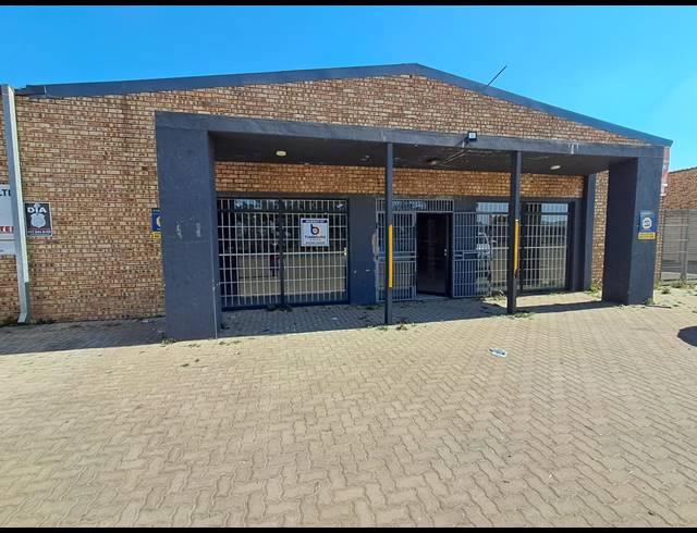 300M² RETAIL TO LET IN DE DEUR